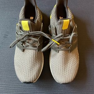 Men’s adidas boost sneakers never worn size 11